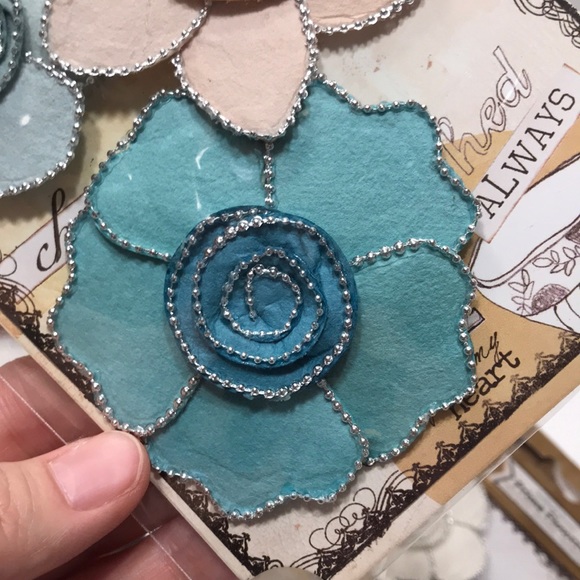 Crafters Bundle of Flowers & Clips - Picture 8 of 9